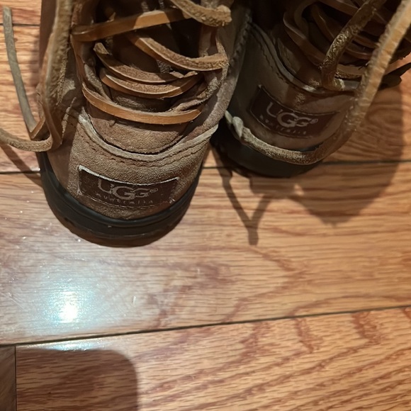 Tan ugg boots with tie back - Picture 4 of 5